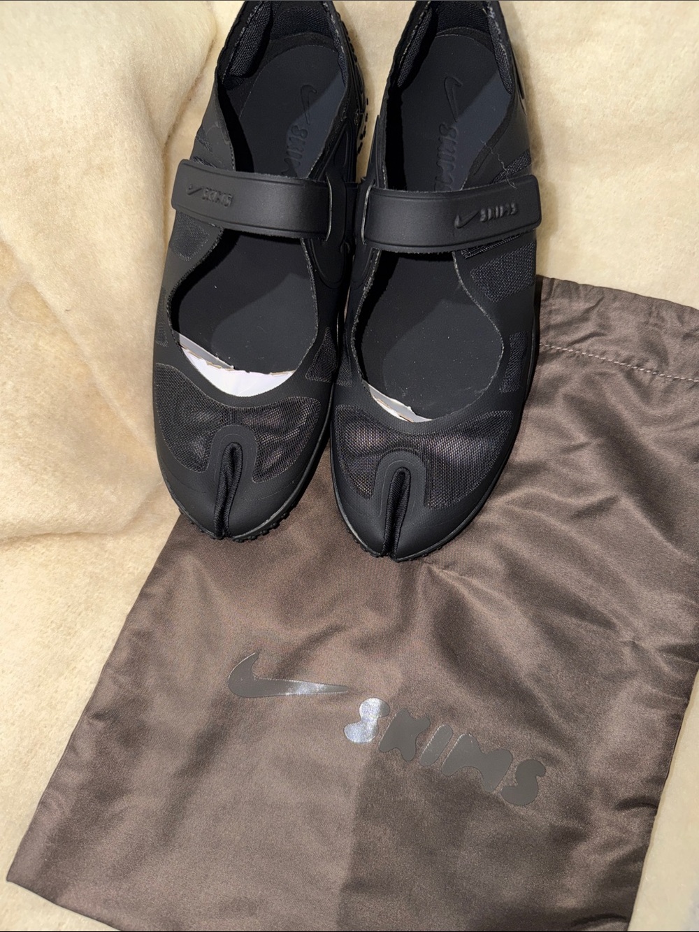 Skims x Nike Mesh Rift - Picture 9 of 9